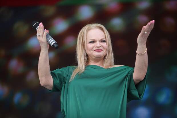 Лариса Долина продолжила переезд из квартиры в Хамовниках