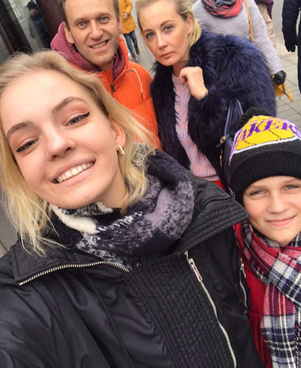 Алексей, Юлия, Даша и Захар Навальные