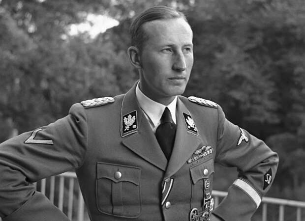 Обергруппенфюрер СС Рейнхард Гейдрих в день инаугурации в Праге. 27 сентября 1941 г.