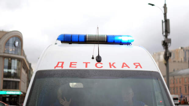 Девочка пристегнула веко к свитеру в Люберцах