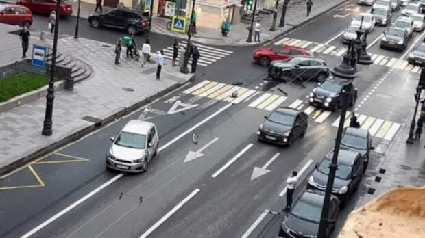 В ГАИ разъяснили, в какую полосу надо поворачивать налево, чтобы избежать штрафа