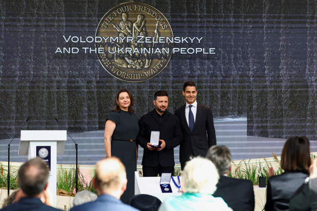 Захарова высказалась о присуждении Зеленскому премии «Четыре свободы»