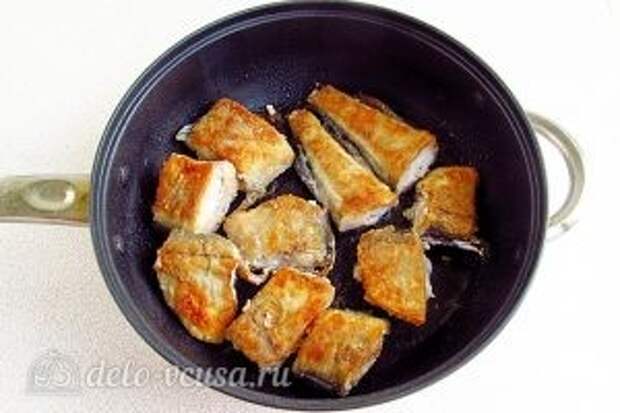 Бутерброды с минтаем: Обжарить рыбу