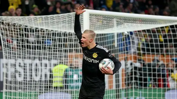 Хет-трик Холанда помог дортмундской «Боруссии» победить «Аугсбург» в Бундеслиге