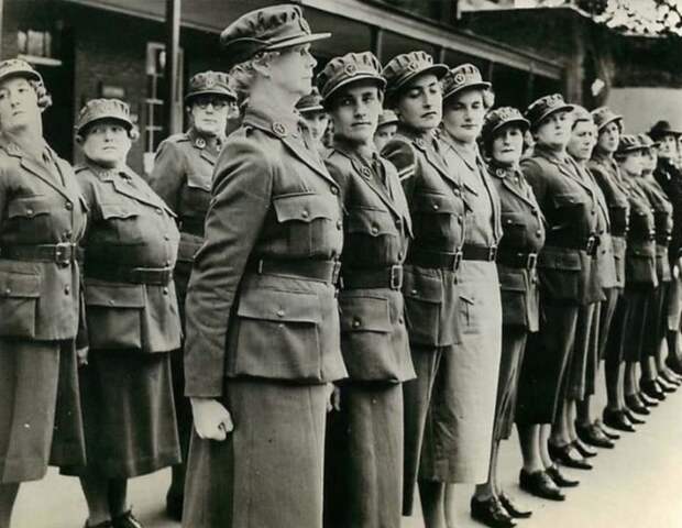 «Фашисты в юбках»: Документальные фотографии женщин, служившие в рядах нацистской Германии