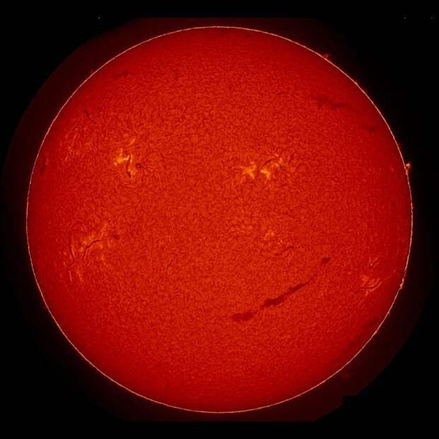 Неожиданное на Солнце: гигантская улыбка звезды удивила астрономов