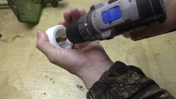 Вечная катушка для триммера из пластиковой заглушки, которую можно ...