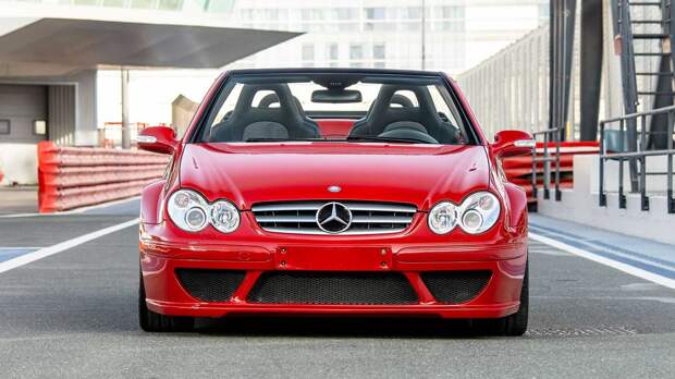 Очень редкий и яркий кабриолет Mercedes-Benz CLK DTM AMG