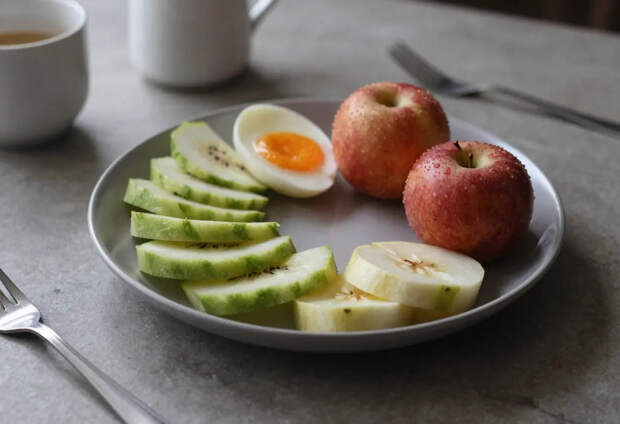 Диетолог Леон назвала типичную ошибку во время завтрака