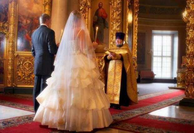 Мальчишники, обмен кольцами, бросание невестой букета: современные свадьбы - дань моде или обряды черной магии
