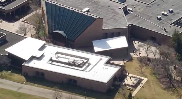 Автомобиль врезался в синагогу «Темпл Израиль» в Вест-Блумфилде, Мичиган