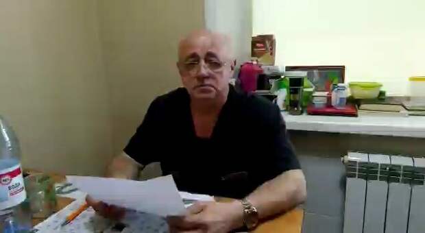 Ведущим детским докторам Алтайского края предложили идти в санитары и уборщики