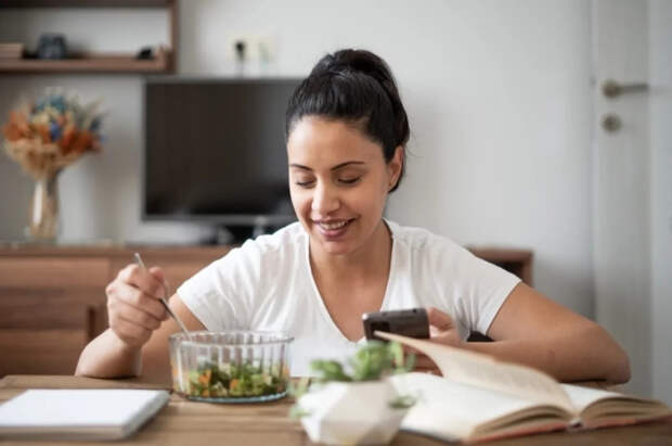 Диетолог Мун назвала лучшее время для ужина