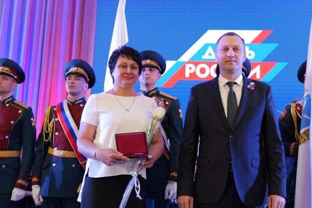 Губернатор Саратовской области наградил врачей медалями Луки Крымского