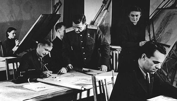 С.В. Ильюнин в конструкторском бюро