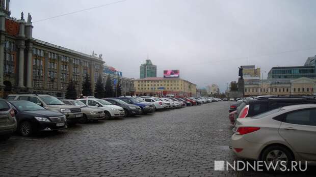 Главный по культуре Екатеринбурга высказался против парковки на площади 1905 года