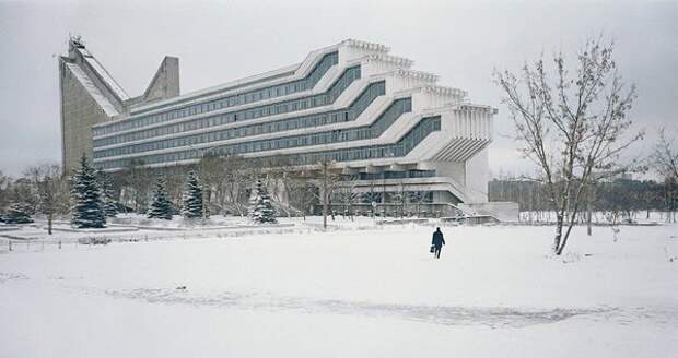 Архитектура СССР - это когда все здания выглядят как базы повстанцев и имперцев из Star Wars.