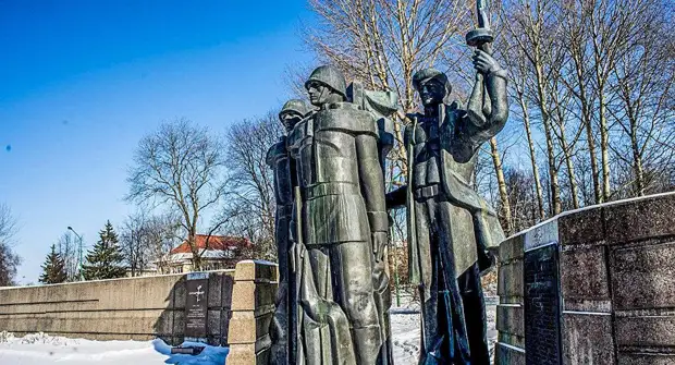 В Литве осквернили памятник советским воинам