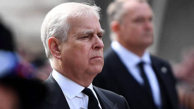 В Британии требуют усилить контроль за монархией после ареста экс-принца Эндрю