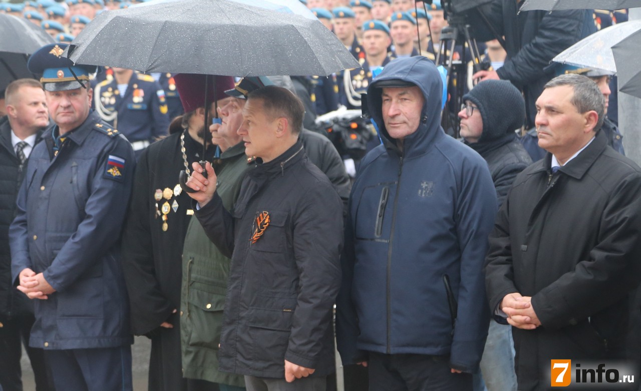 Рязанцы встретили десантников, принимавших участие в Параде Победы на Красной площади