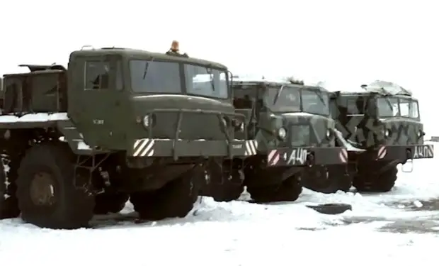 Поисковики нашли поле спецмашин за Полярным кругом. Тягачи с расходом 250 литров на 100 км