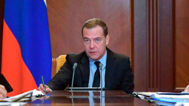 Медведев поручил правительству разработать меры по увеличению доходов россиян