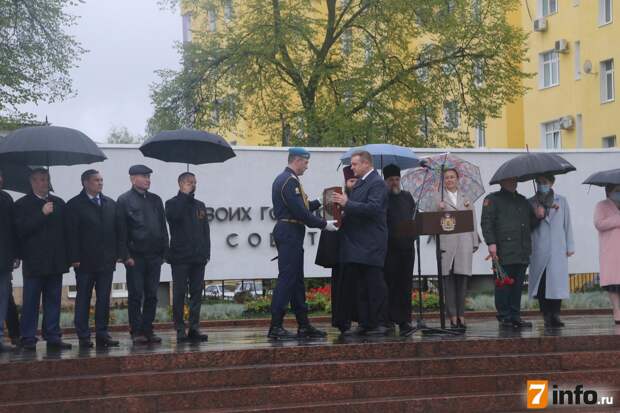 Рязанцы встретили десантников, принимавших участие в Параде Победы на Красной площади