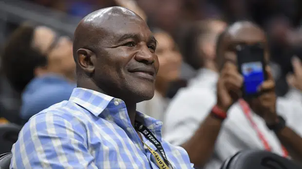 Экс-чемпион мира по боксу Холифилд объявил о возвращении на ринг в 57 лет