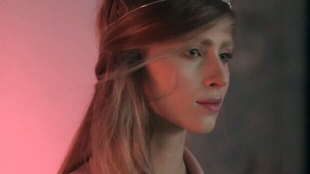 Внучка Софии Ротару позировала в купальнике прямо посреди трассы. Бабушка будет разочарована