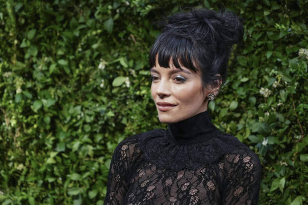 Лечащуюся от шопоголизма известную певицу заметили с новой сумкой за миллион рублей