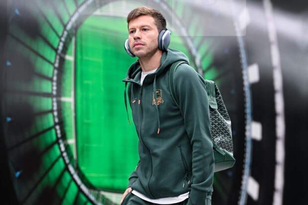 Смолов устроил драку в кафе, где скандалили Мамаев и Кокорин