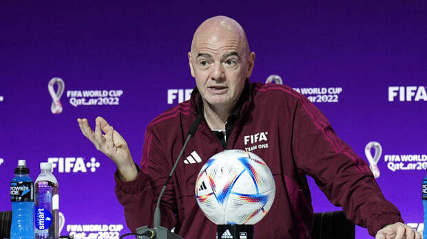 Президент ФИФА: спорт должен быть вне политики