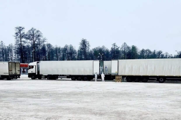 Мединский показал кадры с места обмена телами военных между РФ и Украиной