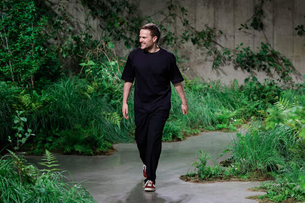 Сабато Де Сарно после показа круизной коллекции в 2025-м году