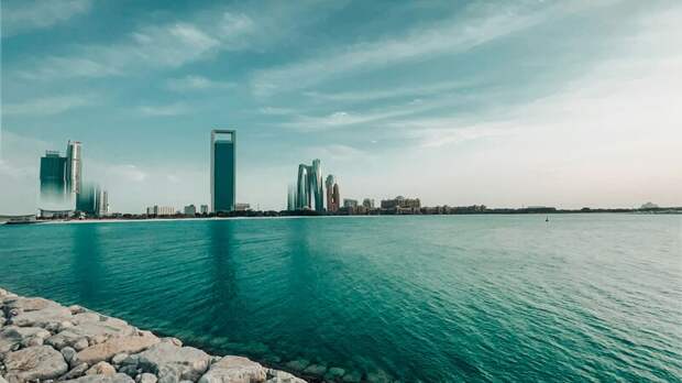 Пляжи Абу-Даби возобновили работу после апрельских ливней