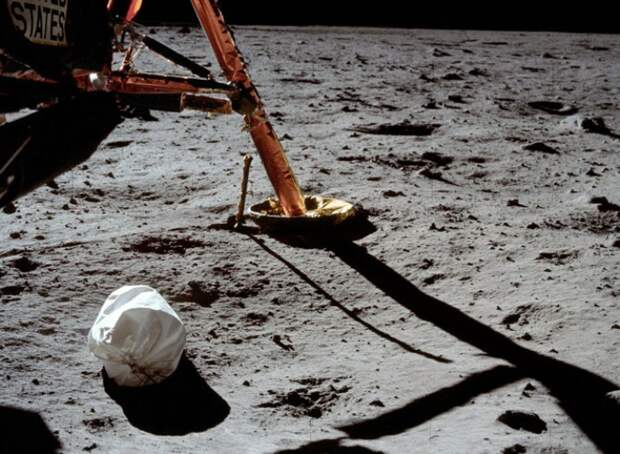 Первое фото Нила Армстронга после спуска на Луну | Фото: mosmonitor.ru