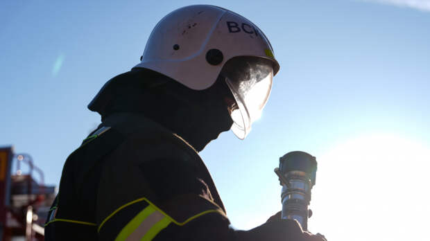 Автомобиль взорвался на парковке в Москве