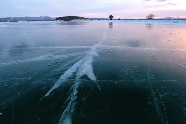 Водитель провалившейся под лед Байкала «буханки» с туристами нарушил правила безопасности