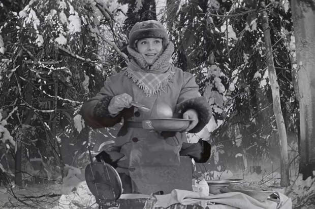 Троллейбус в сибирской тайге и нафталин вместо снега: пять киноляпов и хитростей фильма «Девчата»