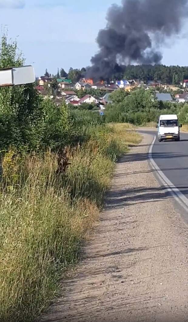 Новости ижевска пожар. Пожар в Ижевске. Сгорел дом Ижевск. Пожар в Удмуртии сегодня.