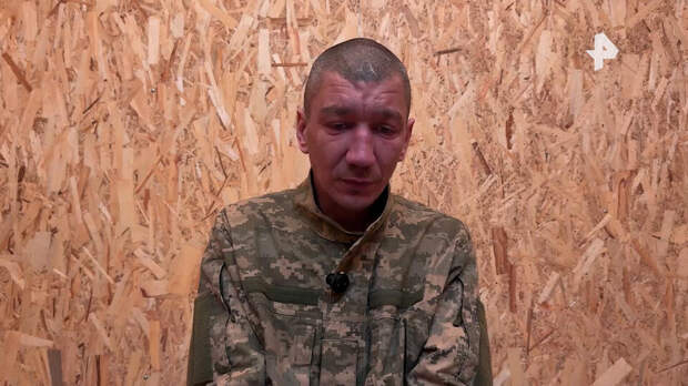 Боевики ВСУ сбрасывают бомбы на сдающихся в плен сослуживцев