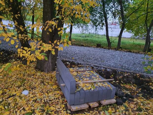 В Ижевске начали ремонтировать тротуар на Яблоневой аллее у троллейбусного парка №1