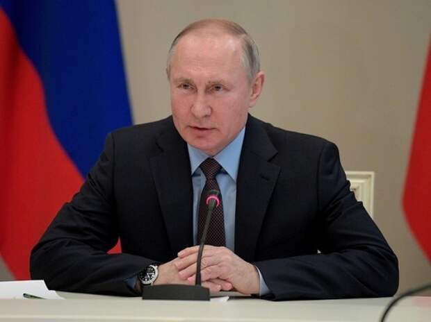 Путин не включил в поправки в Конституцию индексацию зарплаты Путин не включил в поправки в Конституцию индексацию зарплаты