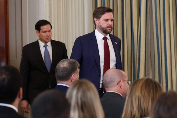 Стало известно о теневой войне между возможными преемниками Трампа