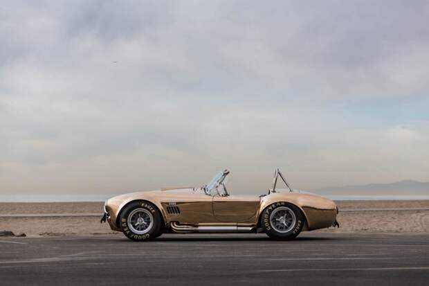 Полностью бронзовая реплика Shelby Cobra