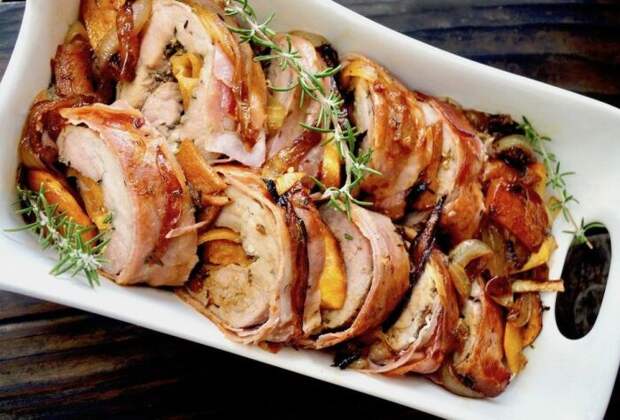 Сочный и вкусный рулет с хурмой. \ Фото: pinterest.com.
