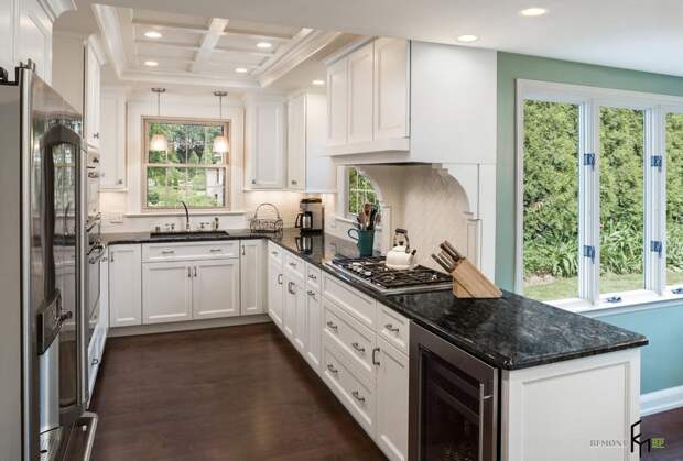 Контрастное сочетание в маленьком помещении