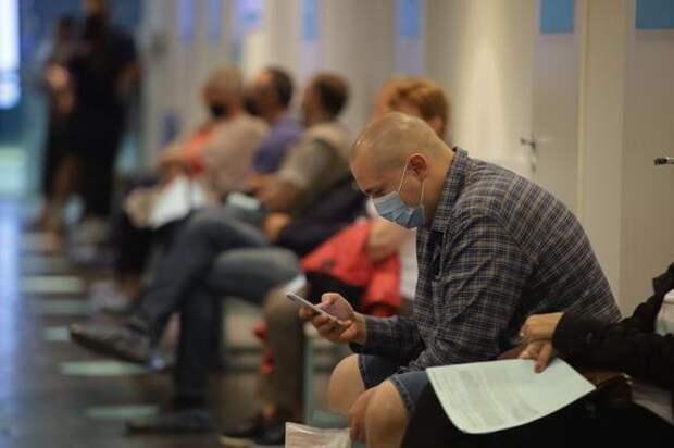 В Петербурге антиковидные ограничения продлили до конца 2026 года