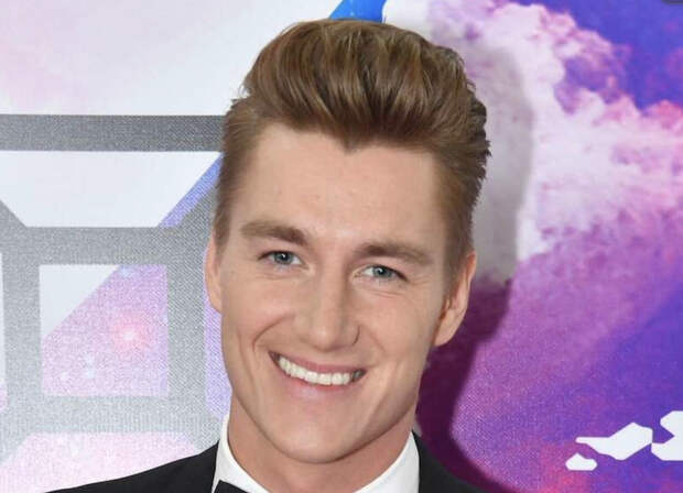 Алексей Воробьев очаровал фанатов семейным фото с женой и падчерицей