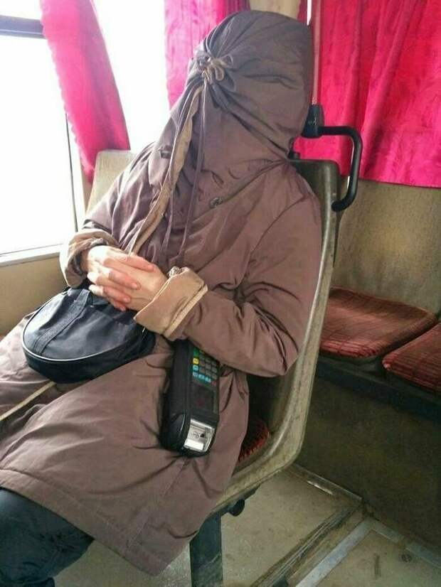 На что только не насмотришься в общественном транспорте На что только не насмотришься в общественном транспорте автобус, маршрутка, общественный транспорт, прикол, юмор